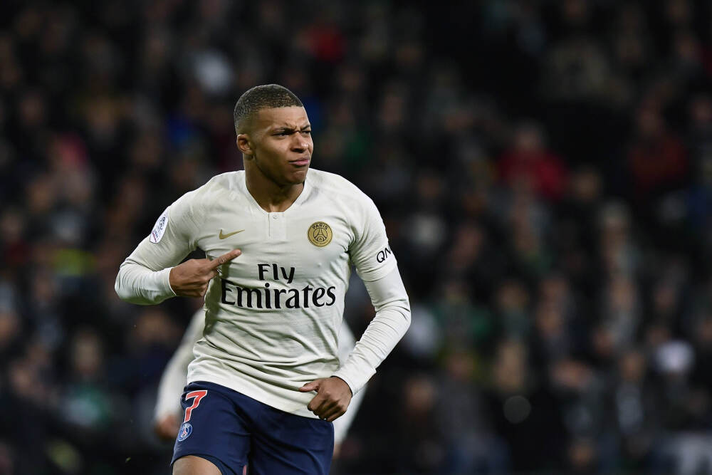 后防线缺人！西媒：巴萨考虑冬窗补强后防线，不过尚未决定